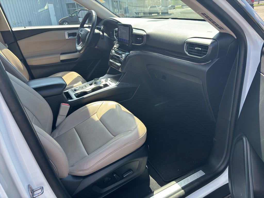 Used 2023 Ford Explorer Limited image 13