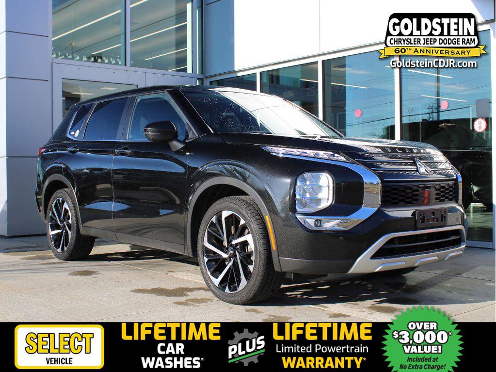 Used 2022 Mitsubishi Outlander SE image 1