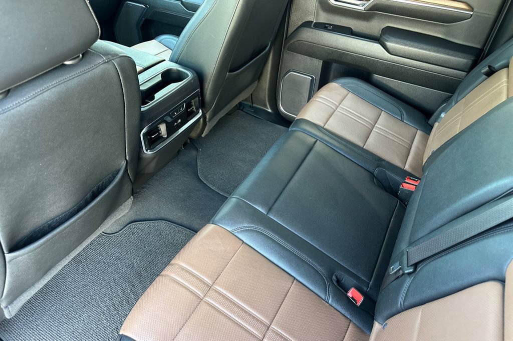 Used 2024 Chevrolet Silverado 1500 High Country w/ Technology Package AWD/4WD image 15