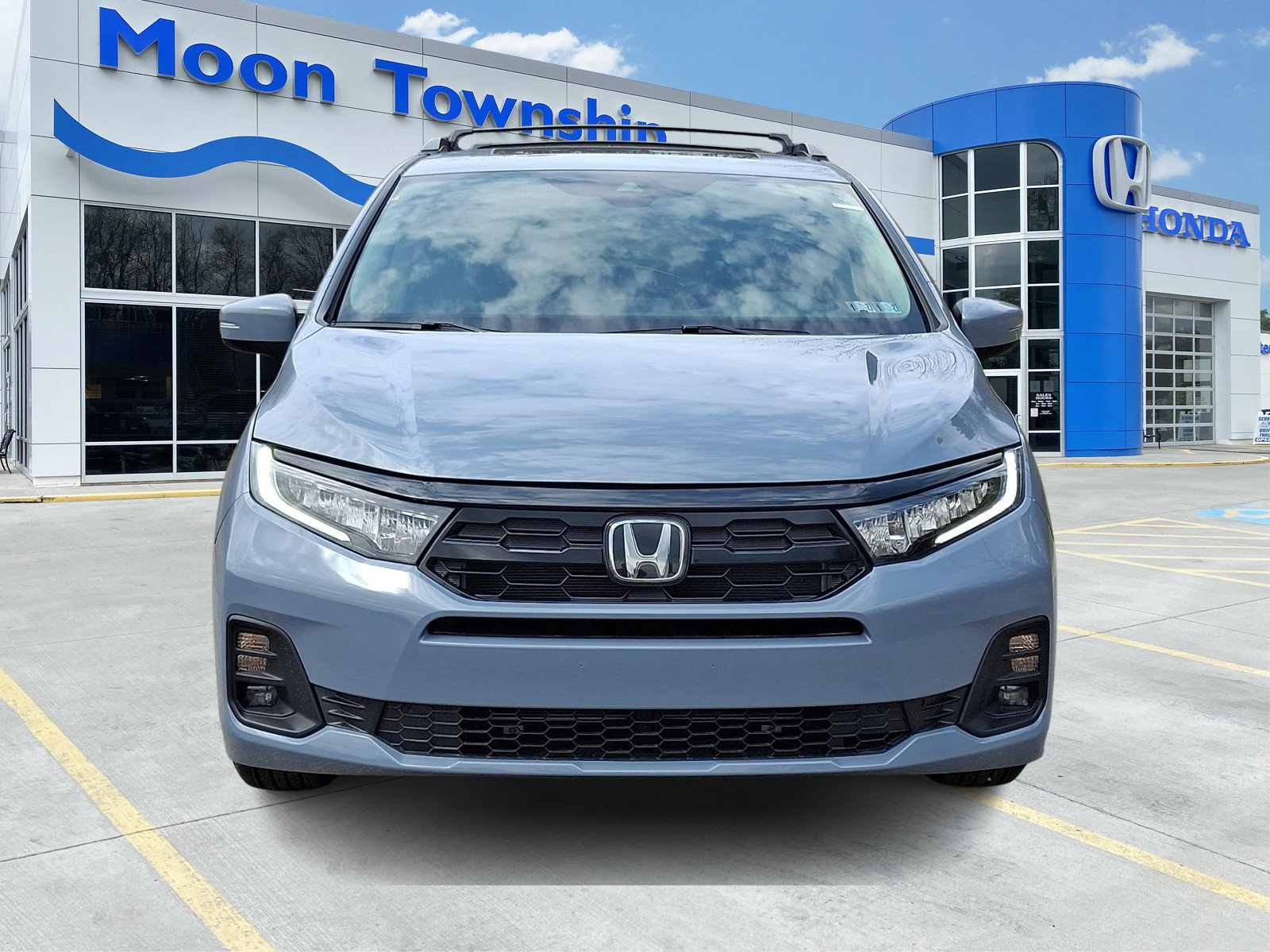 New 2026 Honda Odyssey Touring image 2