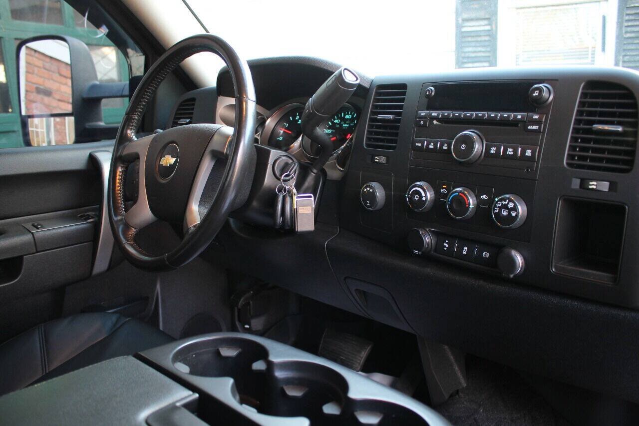 Used 2013 Chevrolet Silverado 3500 LT w/ Convenience Package AWD/4WD image 30