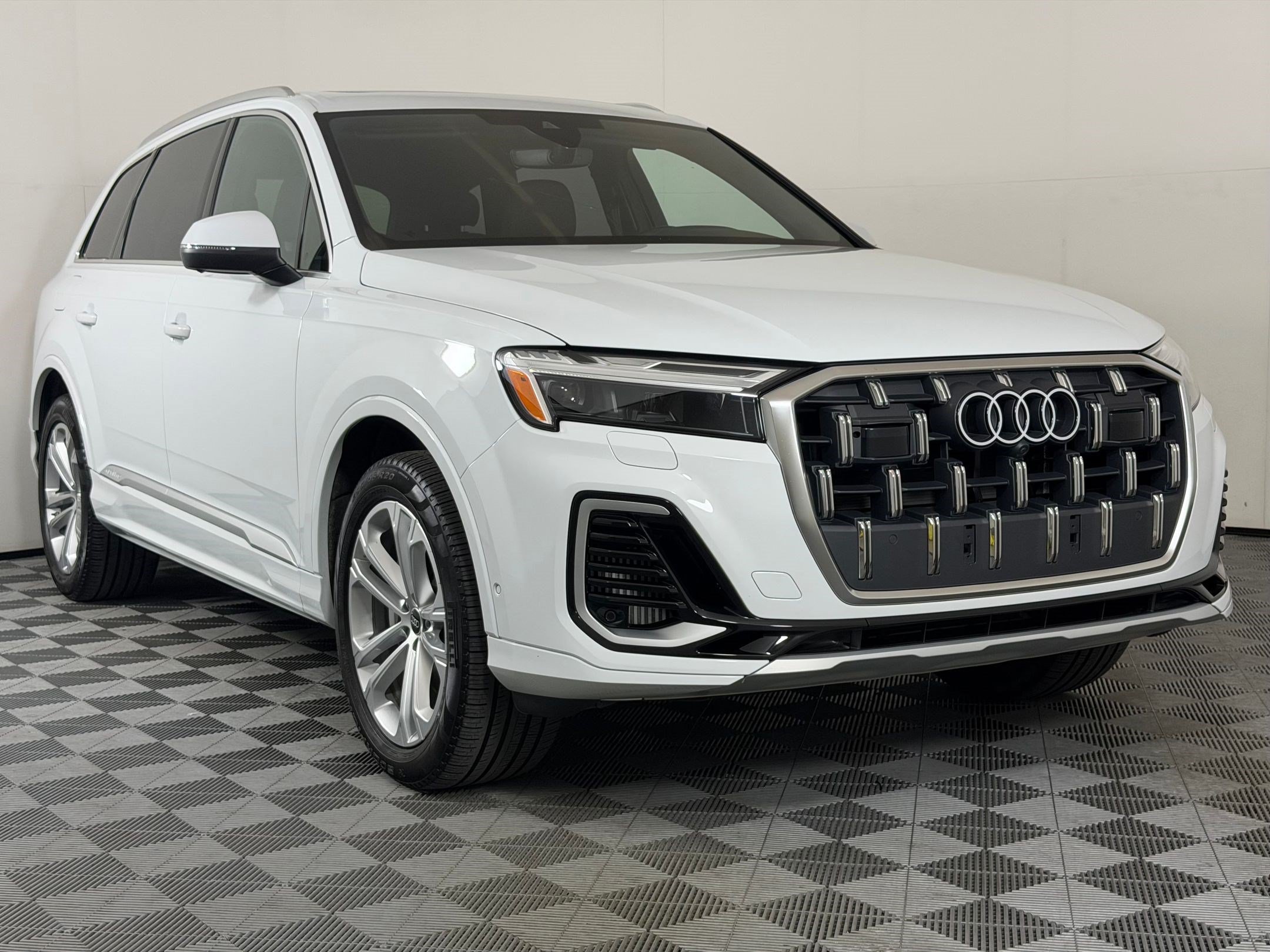 Used 2025 Audi Q7 3.0T Premium Plus AWD/4WD image 7