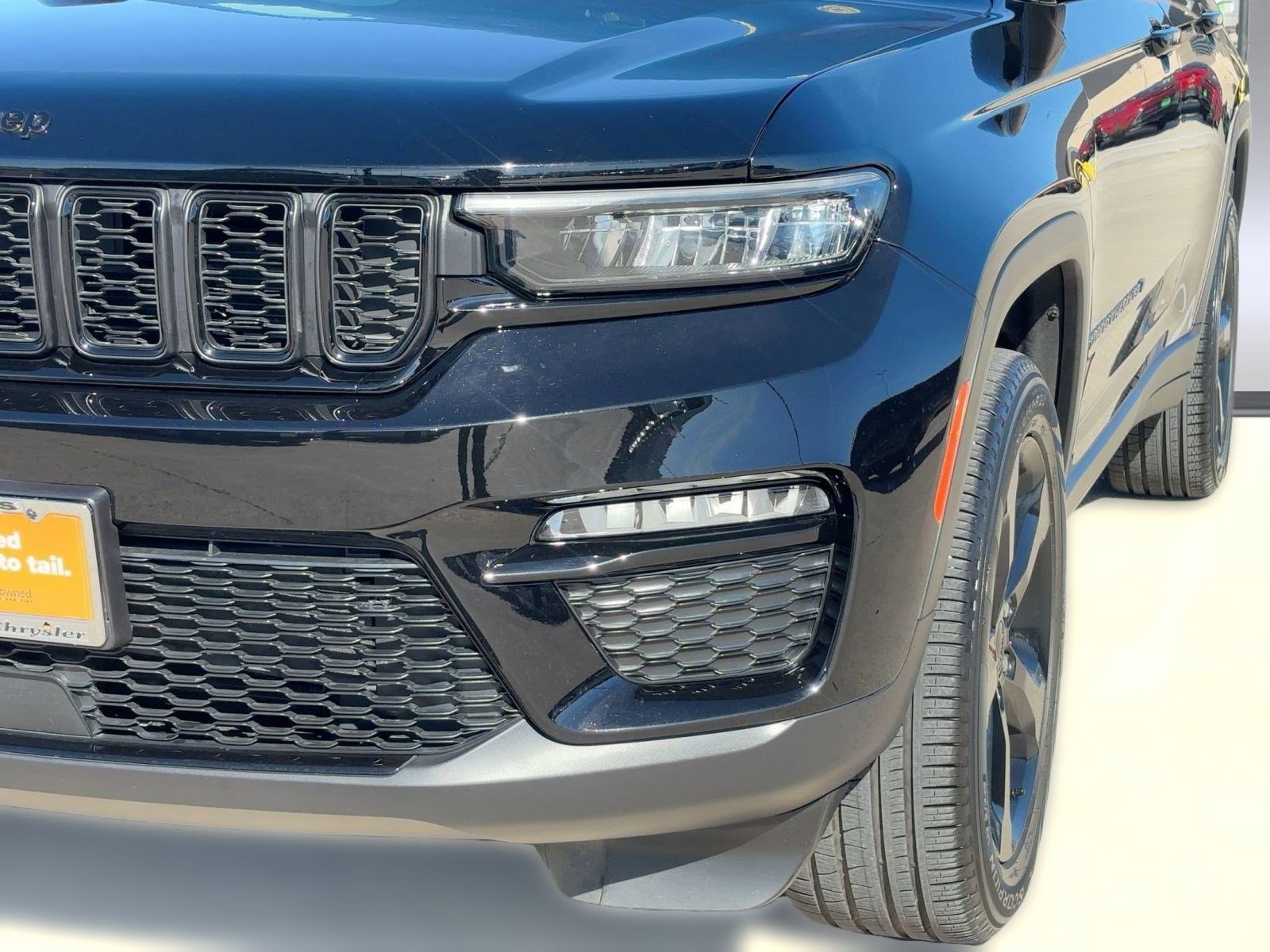 Used 2025 Jeep Grand Cherokee Limited w/ Black Appearance Package image 11