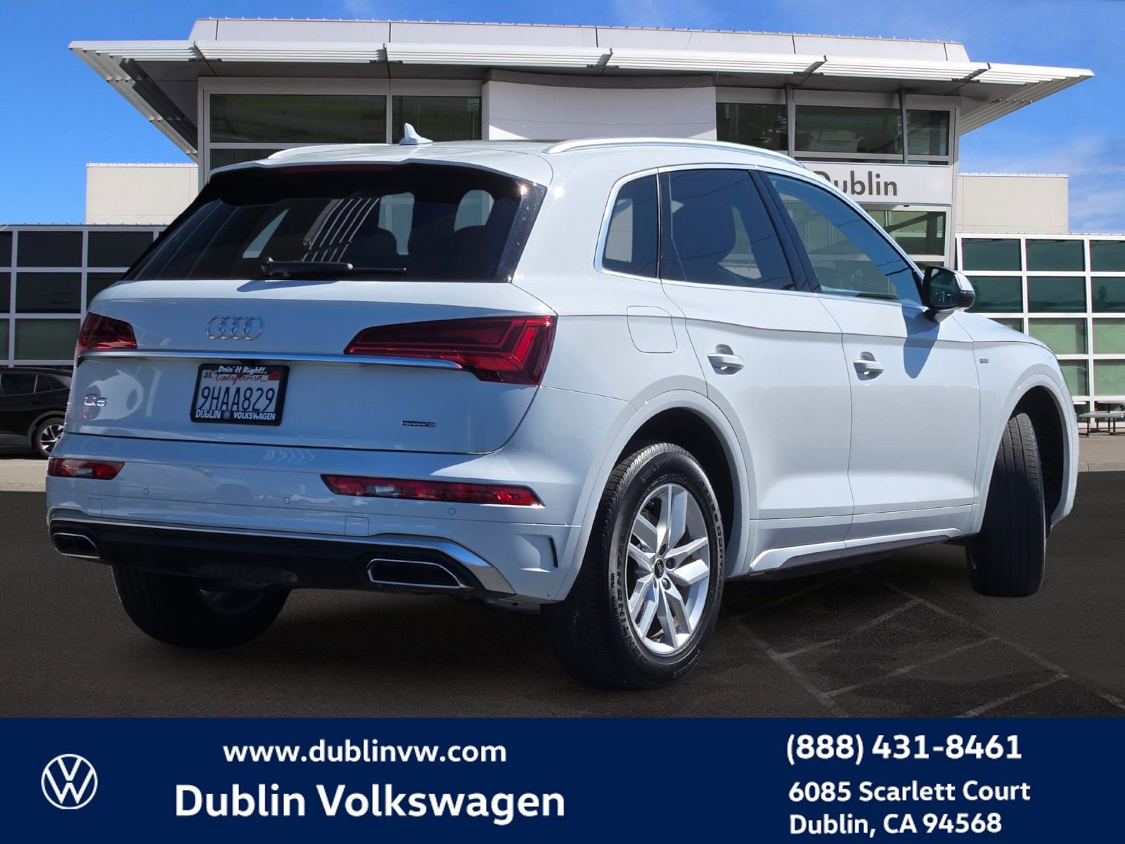Used 2023 Audi Q5 2.0T Premium w/ Convenience Package image 4