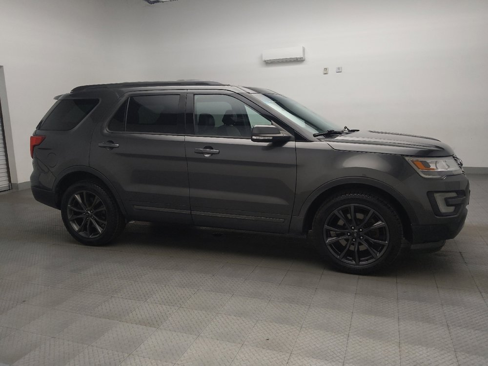 Used 2017 Ford Explorer XLT w/ Equipment Group 202A AWD/4WD image 11