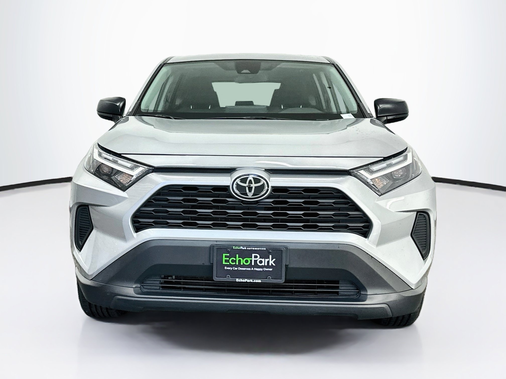 Used 2025 Toyota RAV4 LE AWD/4WD image 2