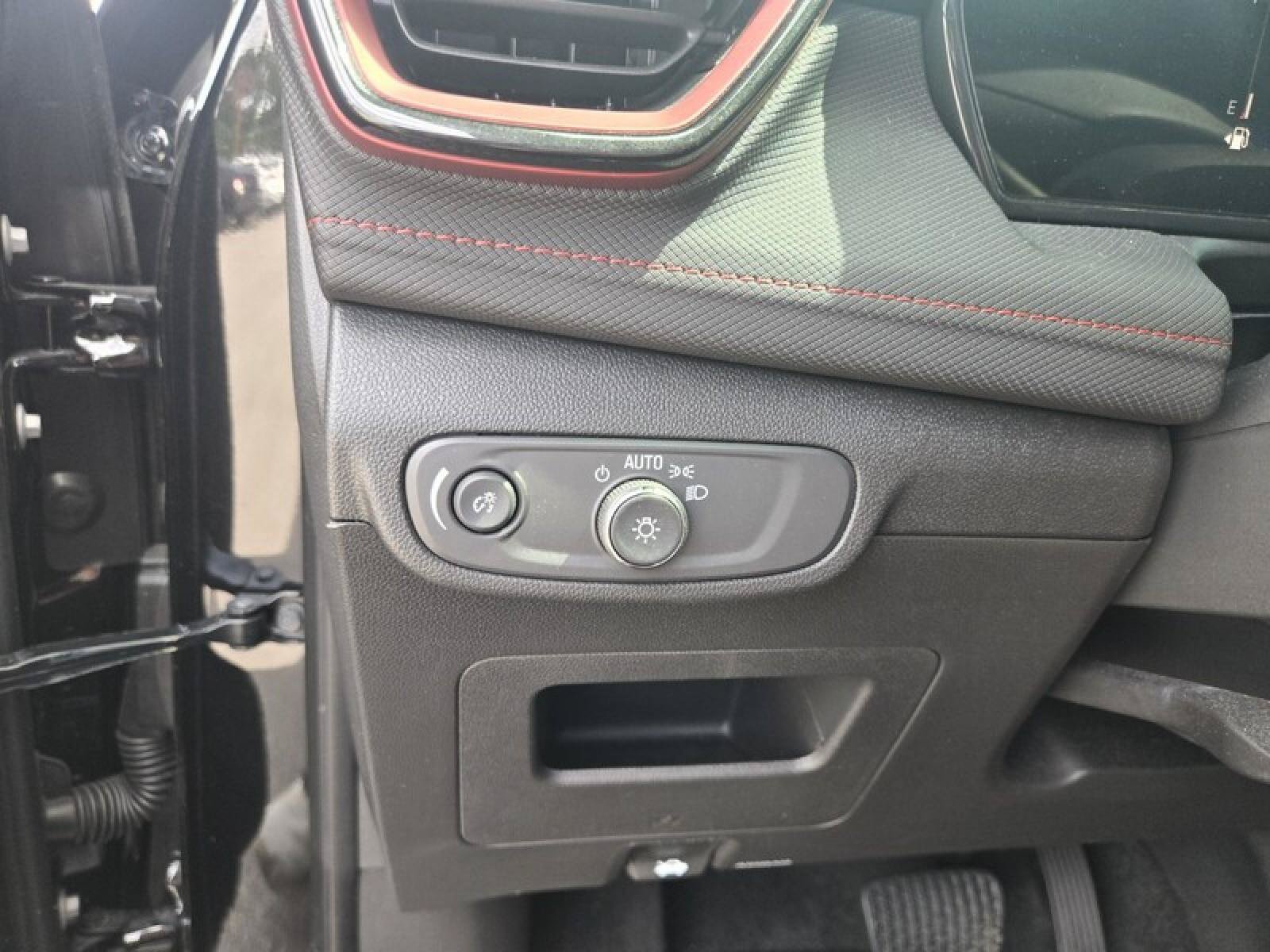 Used 2025 Chevrolet TrailBlazer RS w/ Driver Confidence Package FWD image 13