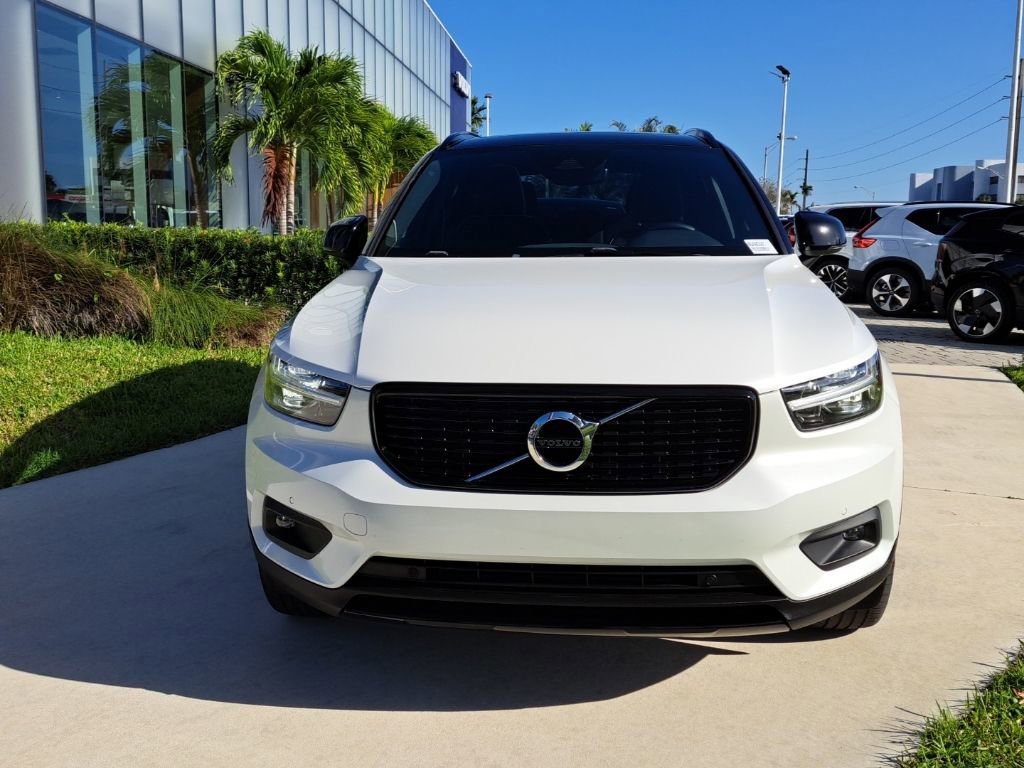 Used 2021 Volvo XC40 T4 R-Design w/ Protection Package Premier image 2