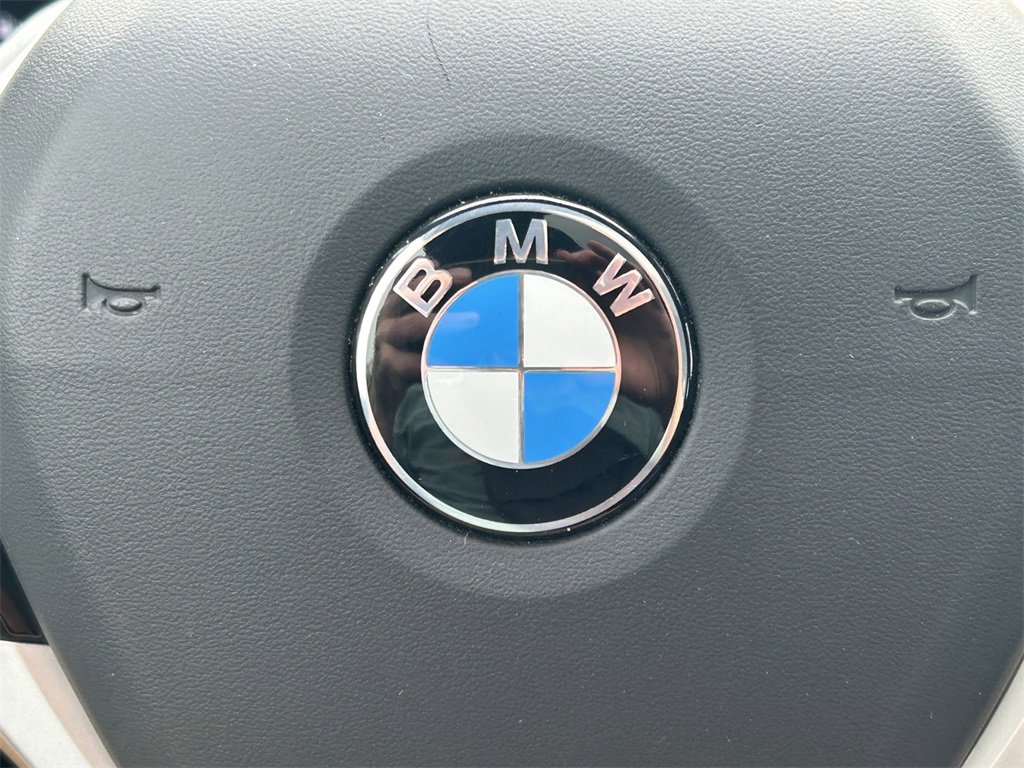 Used 2025 BMW 330i Sedan image 40