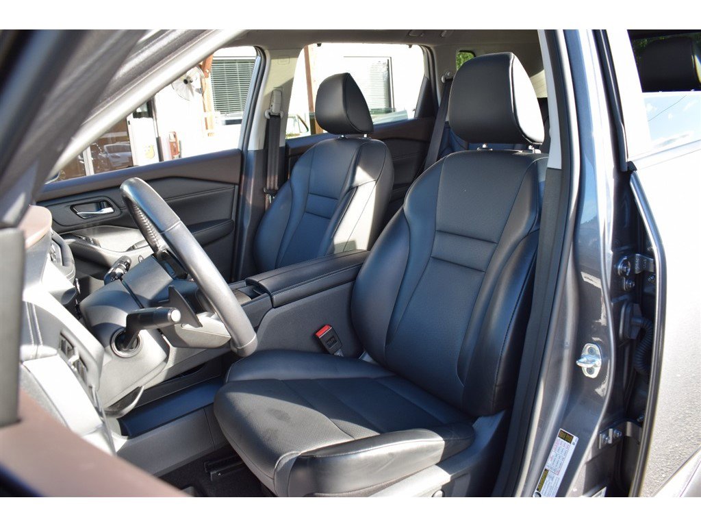 Used 2023 Nissan Rogue SV w/ SV Premium B Package image 11