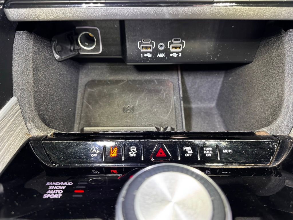 Used 2024 Jeep Wagoneer L Series II w/ Flexible Seating Group AWD/4WD image 28