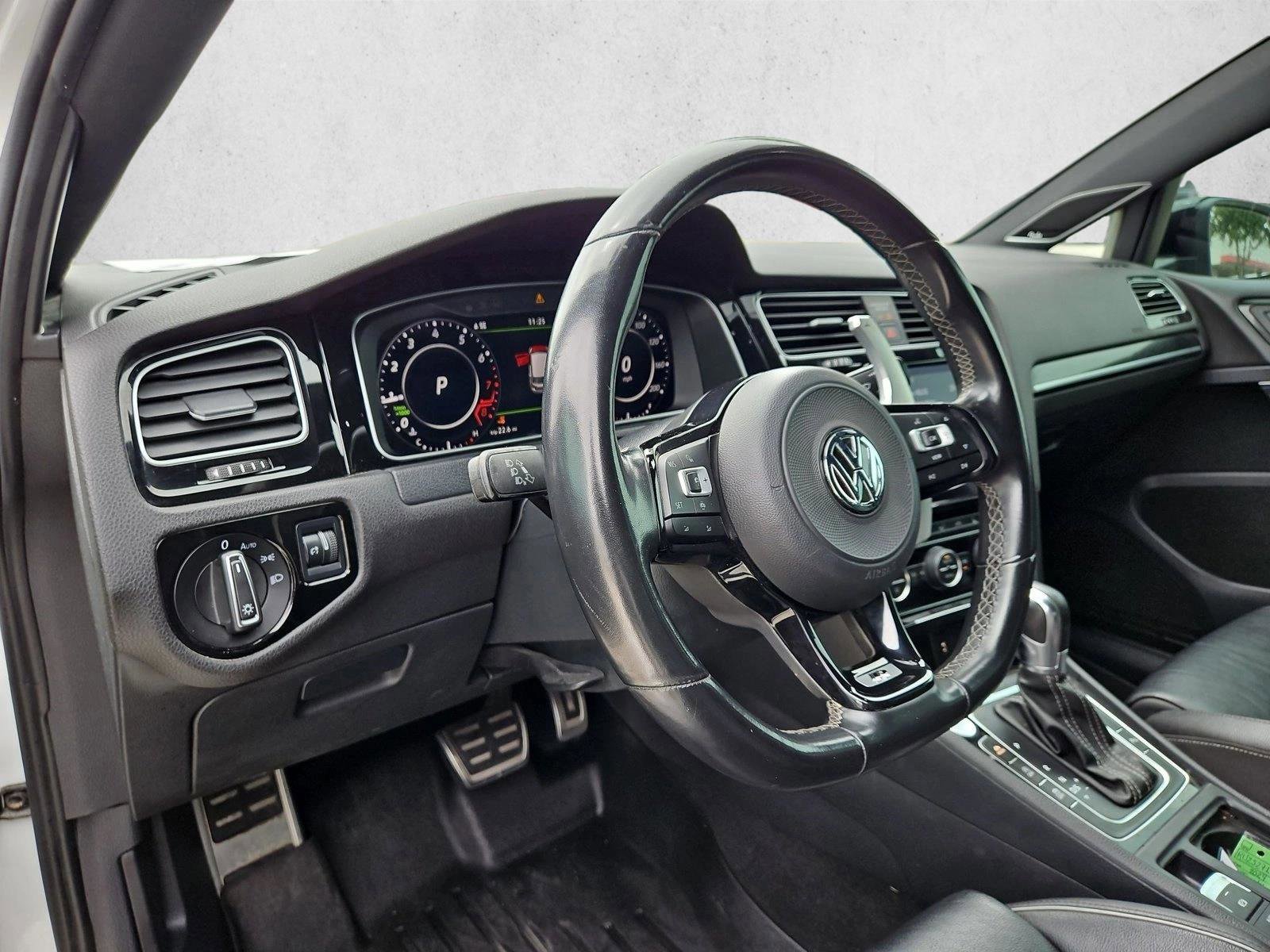 Used 2019 Volkswagen Golf 4-Door AWD/4WD image 9