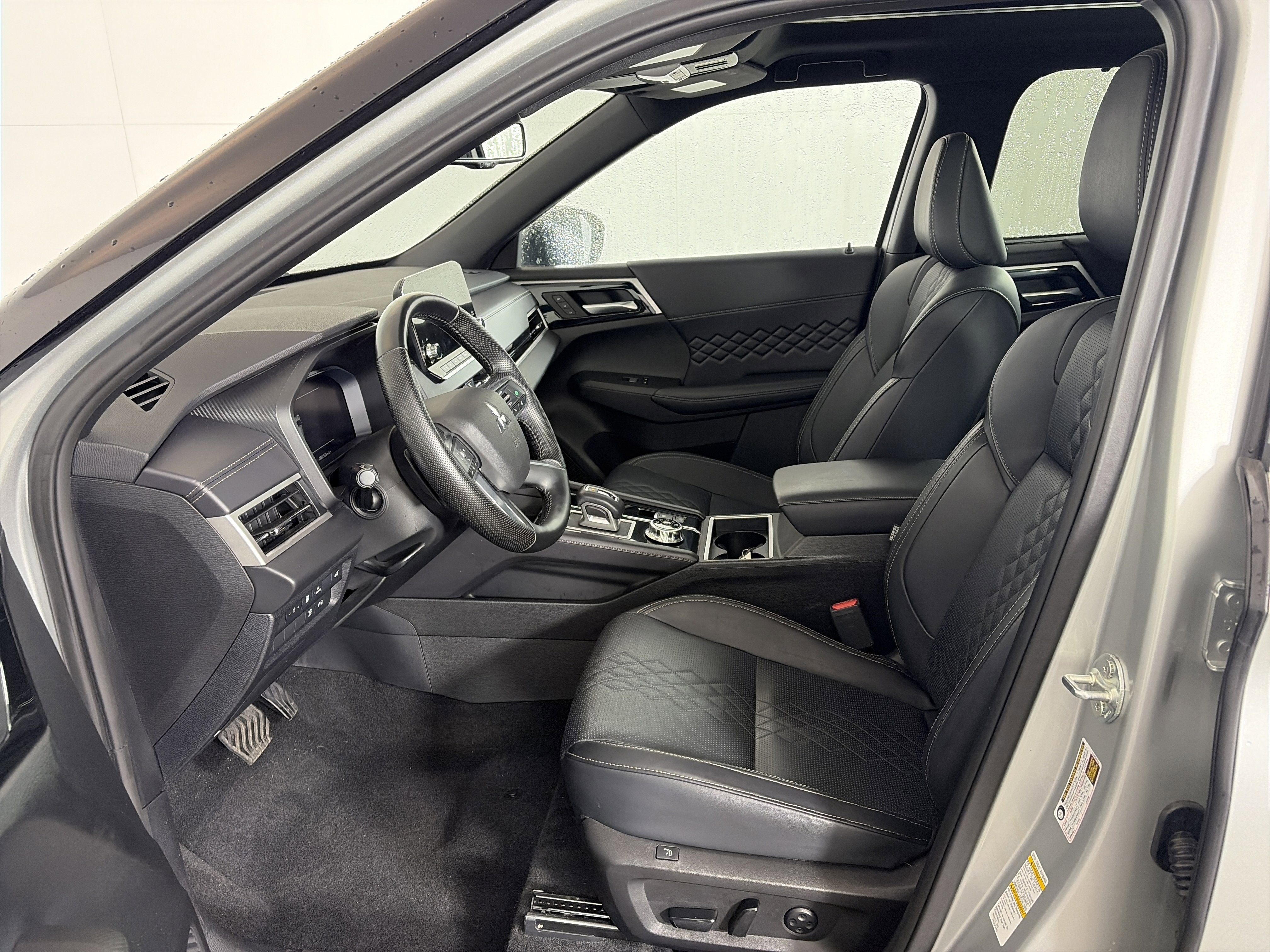 Used 2025 Mitsubishi Outlander SEL image 12