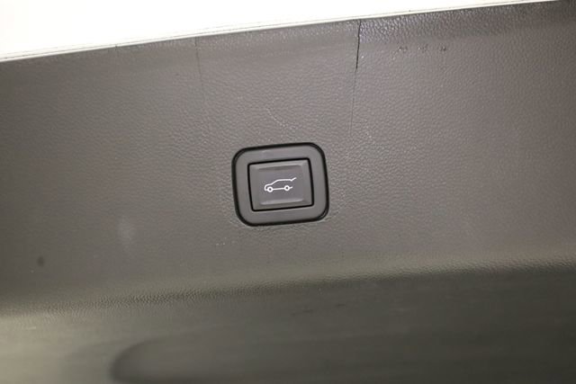 Used 2023 Chevrolet Traverse LT image 36
