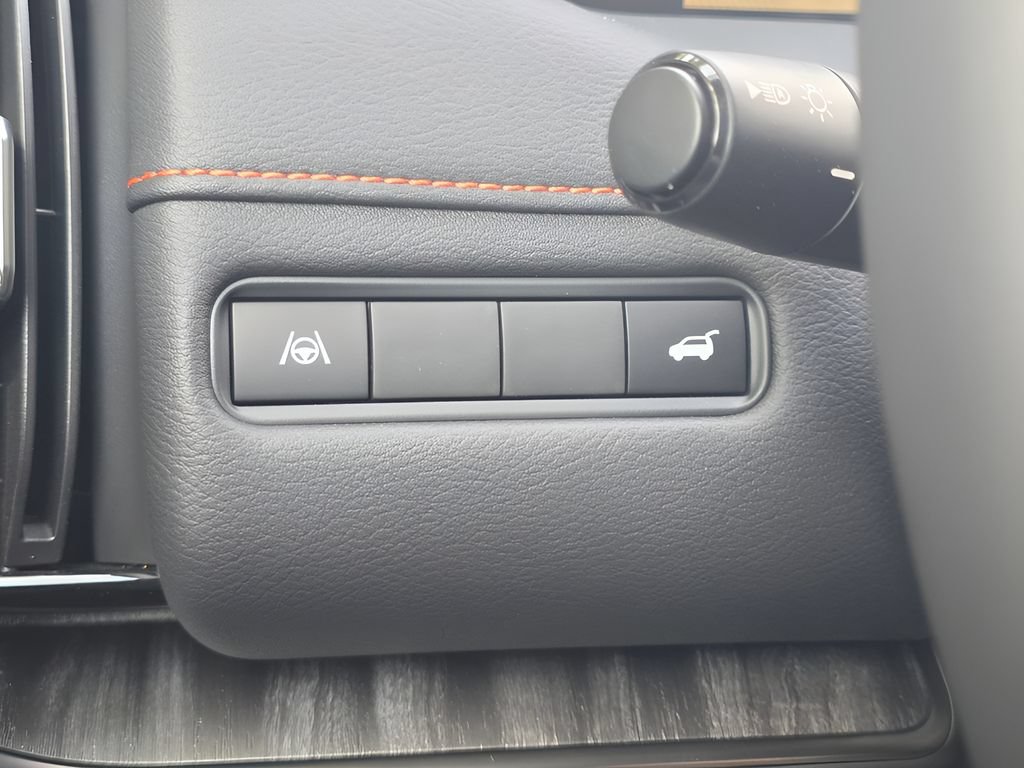 New 2026 Nissan Armada PRO-4X w/ Captain's Chari Seat Package AWD/4WD image 28