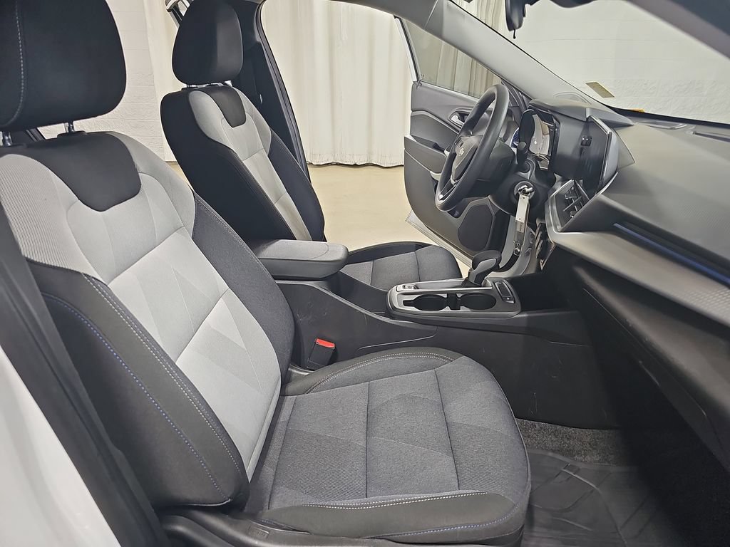 Certified 2024 Chevrolet Trax LS w/ LS Convenience Package FWD image 13