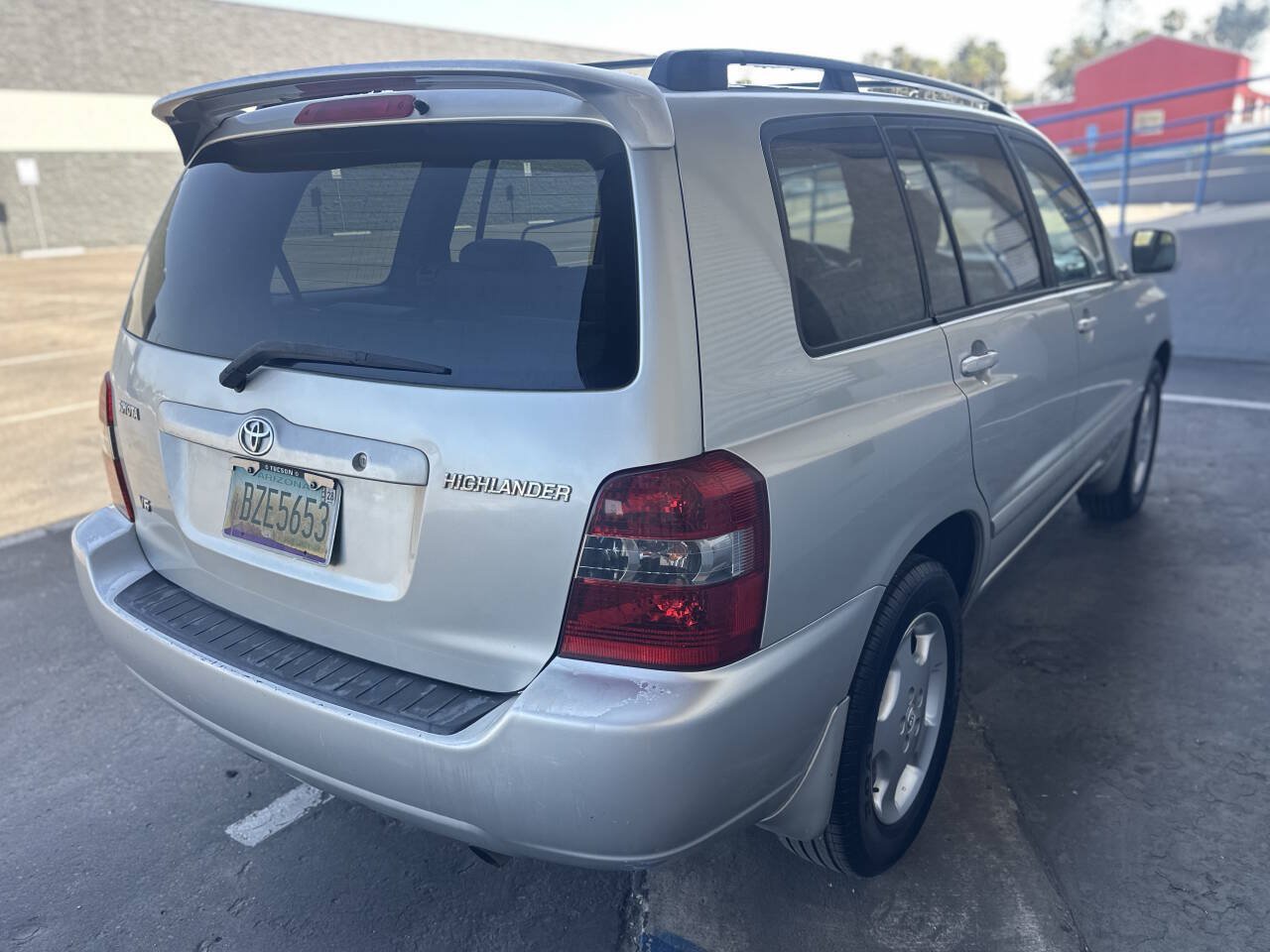 Used 2004 Toyota Highlander Limited w/ Leather Trim Pkg FWD image 3