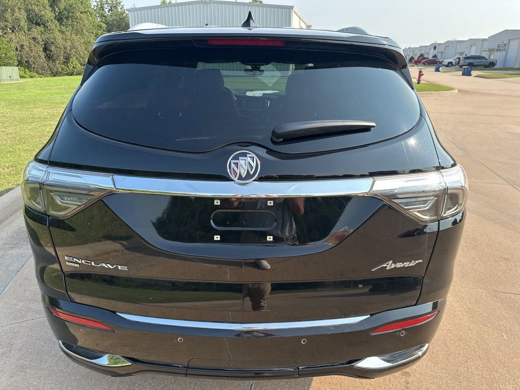 Used 2022 Buick Enclave Avenir w/ Avenir Technology Package image 6