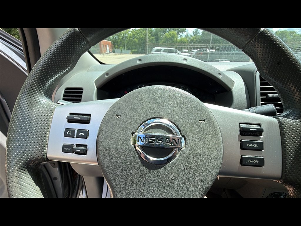 Used 2018 Nissan Frontier SV AWD/4WD image 12