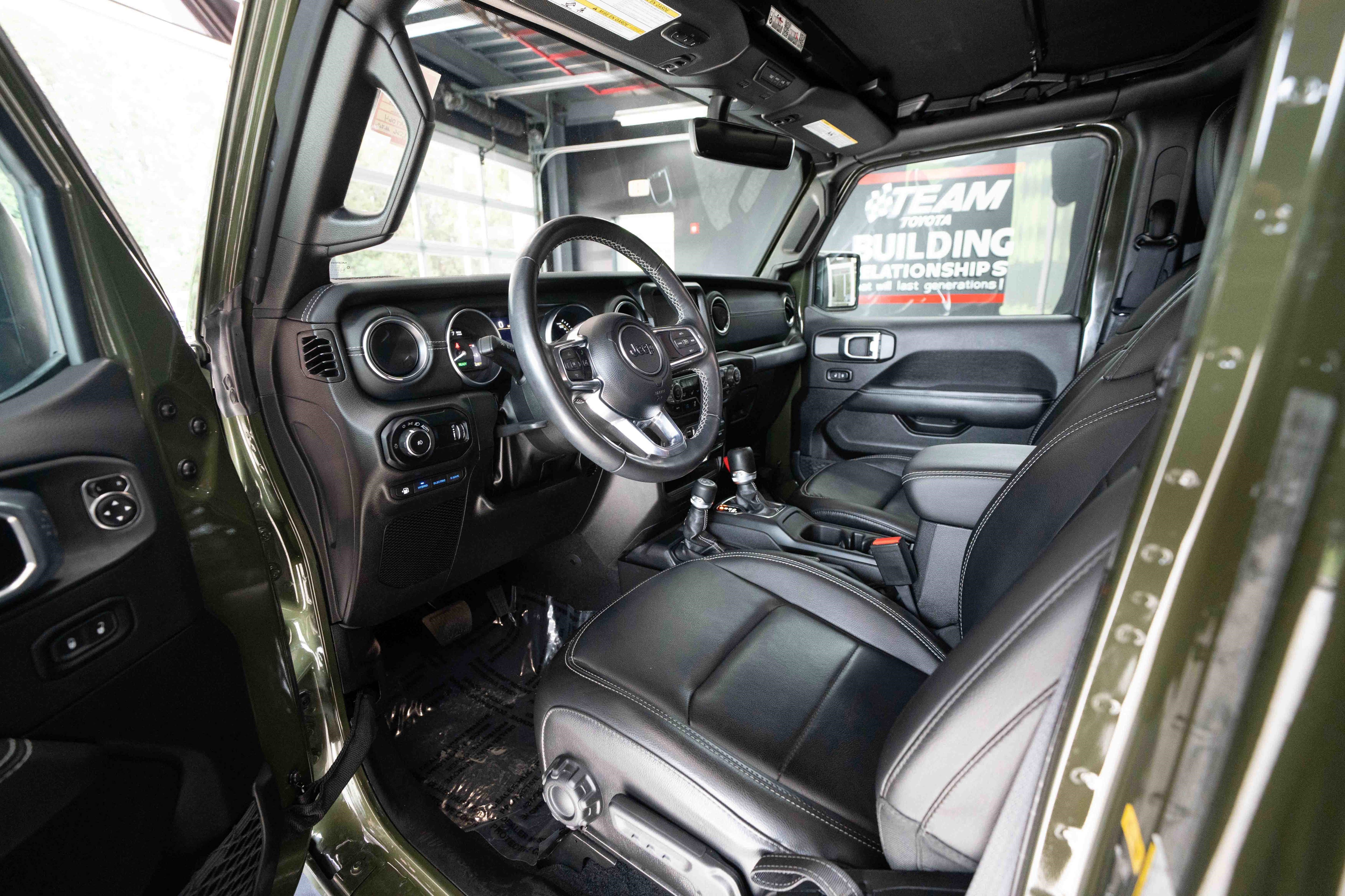 Used 2023 Jeep Wrangler Unlimited Sahara w/ Cold Weather Group AWD/4WD image 8