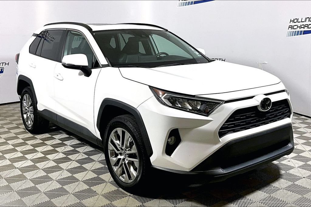 Used 2020 Toyota RAV4 XLE Premium FWD image 3