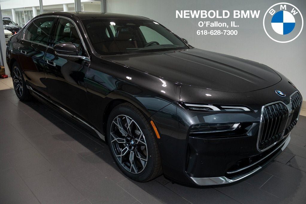 Used 2025 BMW i7 eDrive50 w/ Premium Package RWD image 1