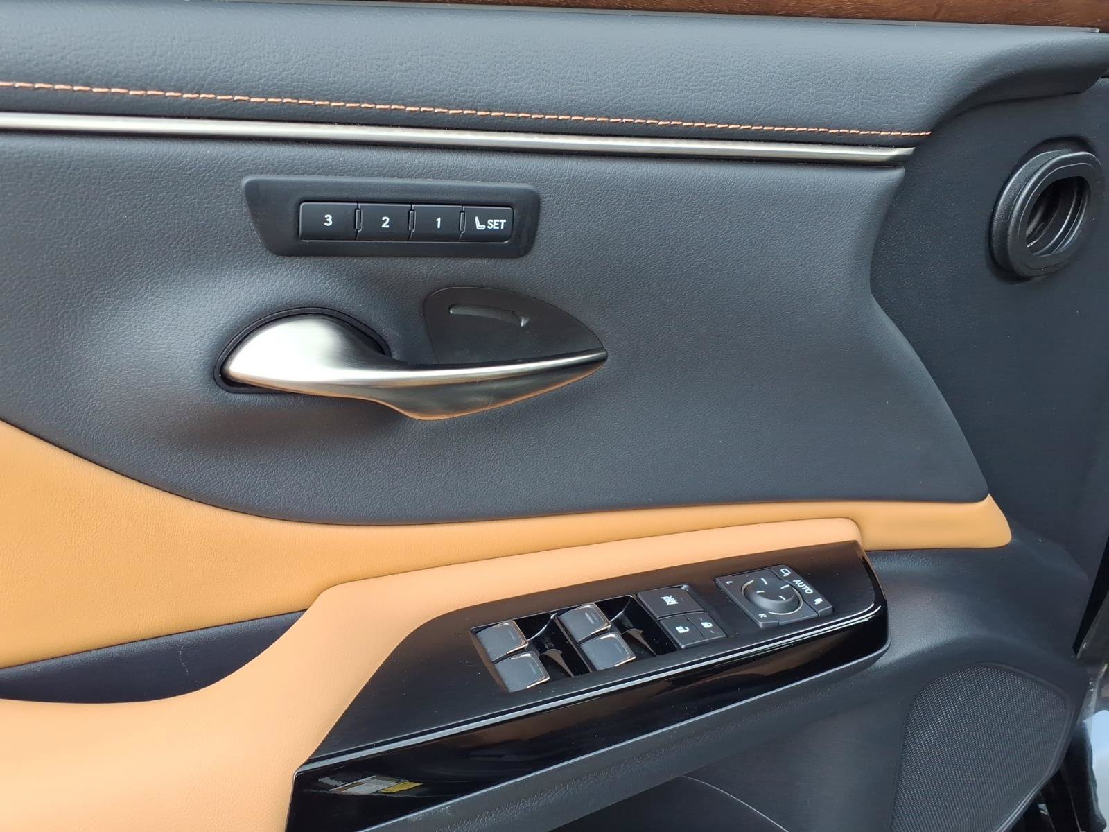 Certified 2023 Lexus ES 350 w/ Premium Package FWD image 7