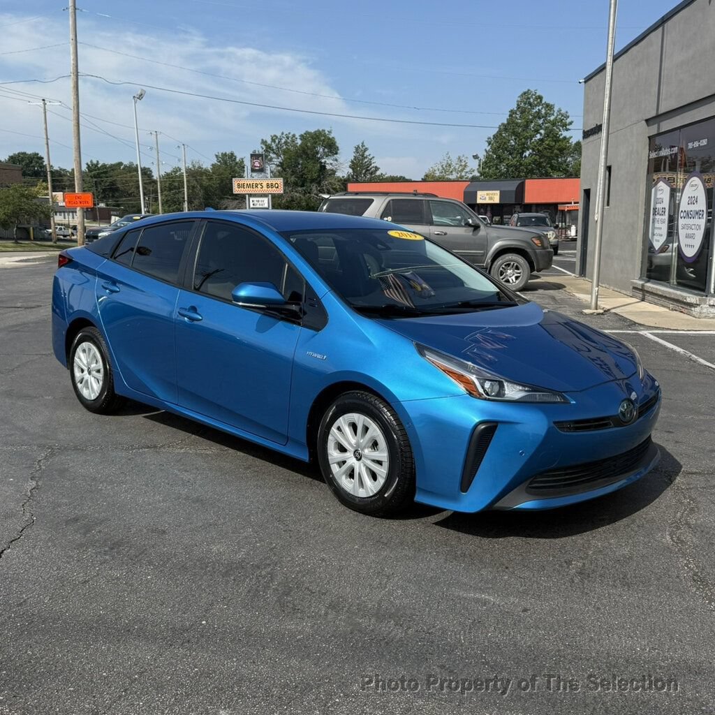 Used 2019 Toyota Prius LE FWD image 2