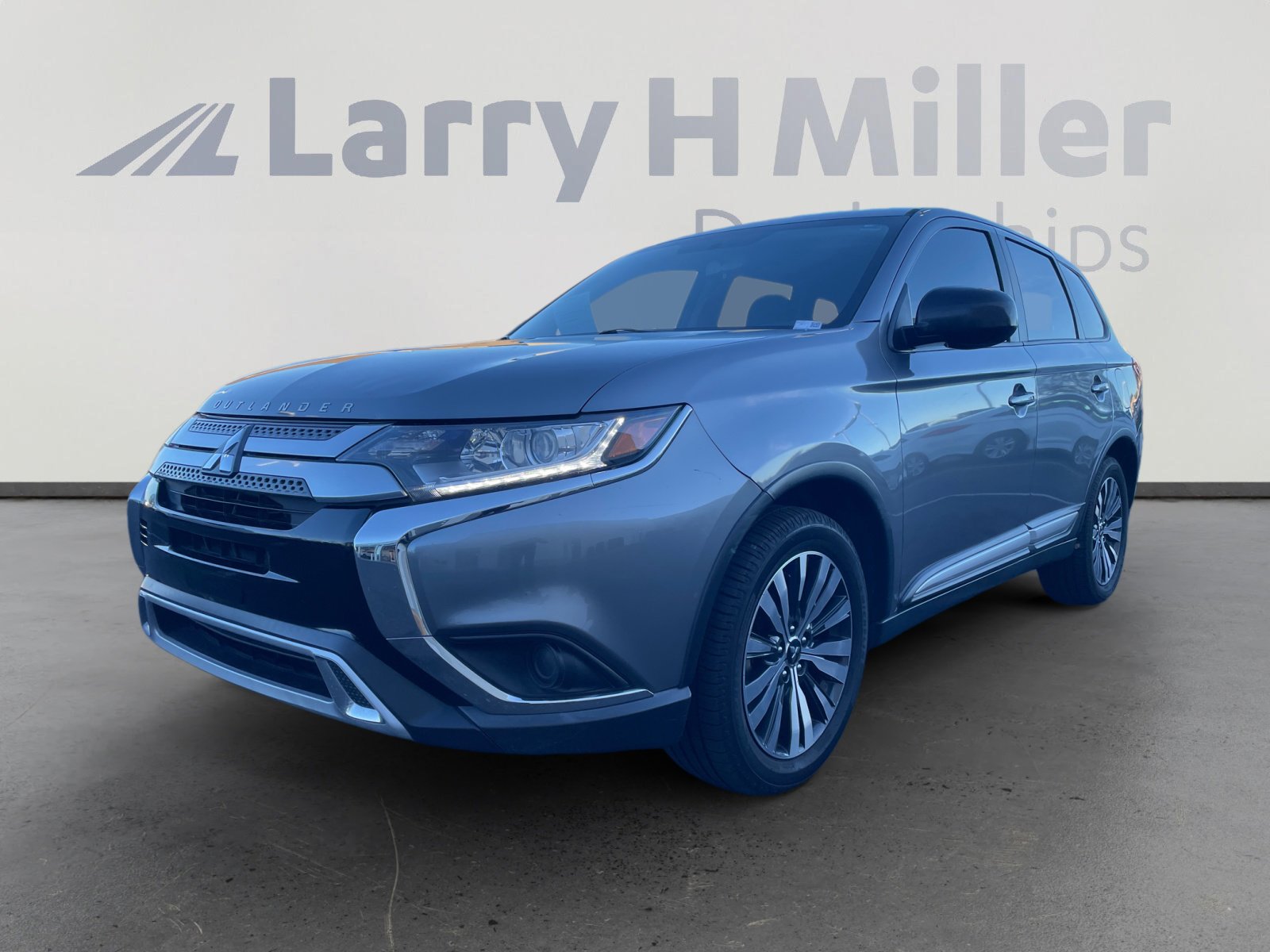 Used 2019 Mitsubishi Outlander ES image 1