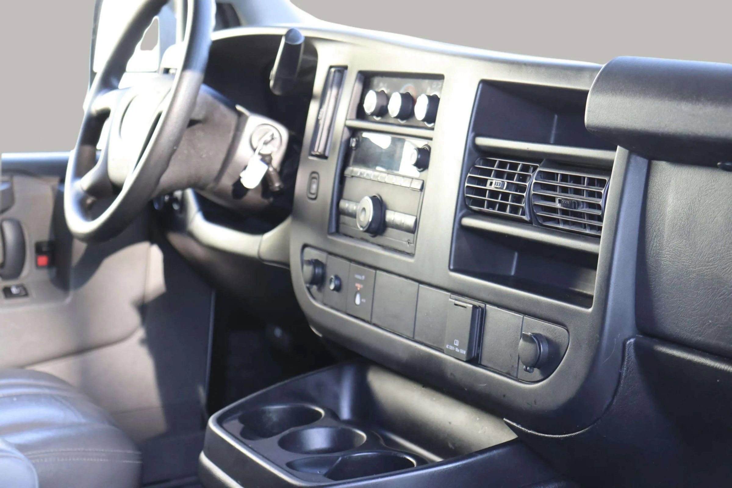 Used 2016 Chevrolet Express 2500 image 32