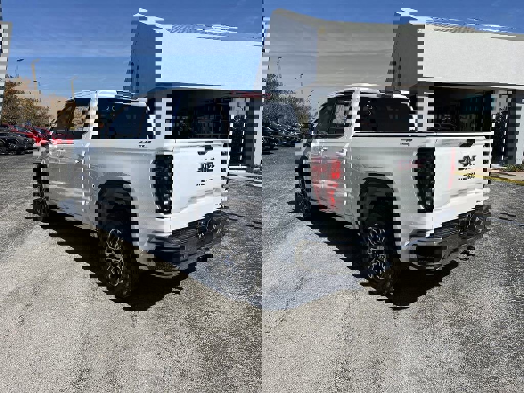 New 2025 GMC Sierra 1500 SLE image 4