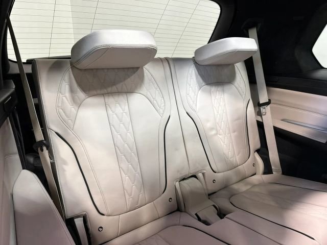 Used 2020 BMW X7 M50i w/ Dynamic Handling Package image 31