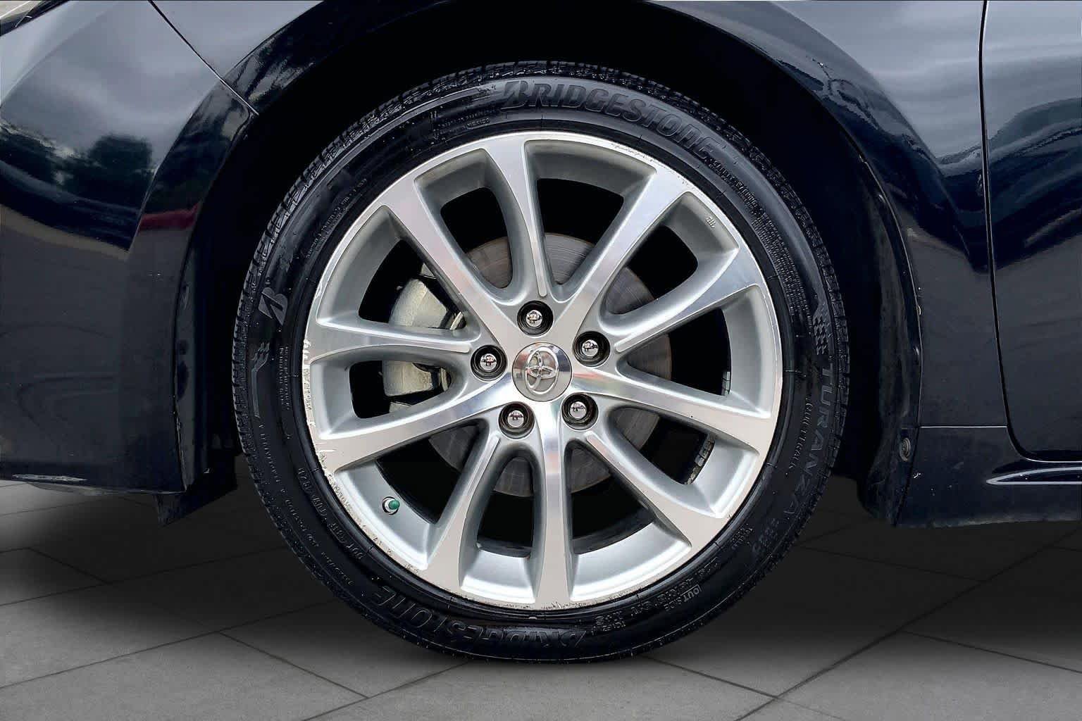 Used 2014 Toyota Avalon XLE Touring FWD image 11