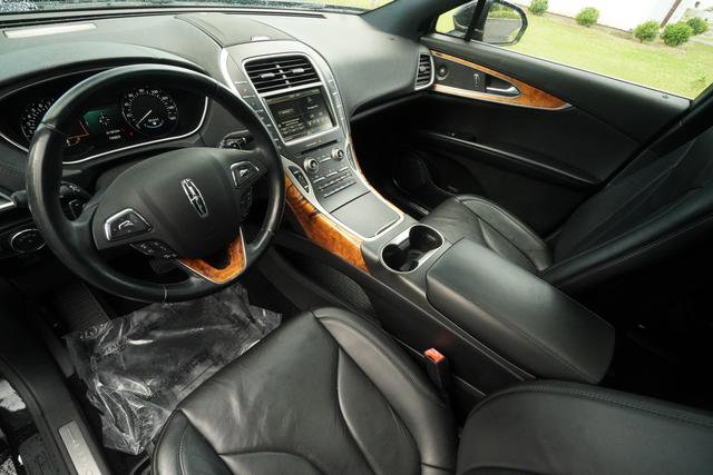 Used 2016 Lincoln MKX Reserve w/ Technology Package FWD image 24