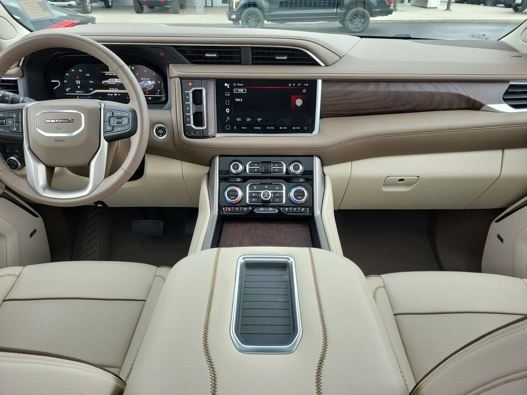 Used 2023 GMC Yukon Denali w/ LPO, Floor Liner Package AWD/4WD image 11