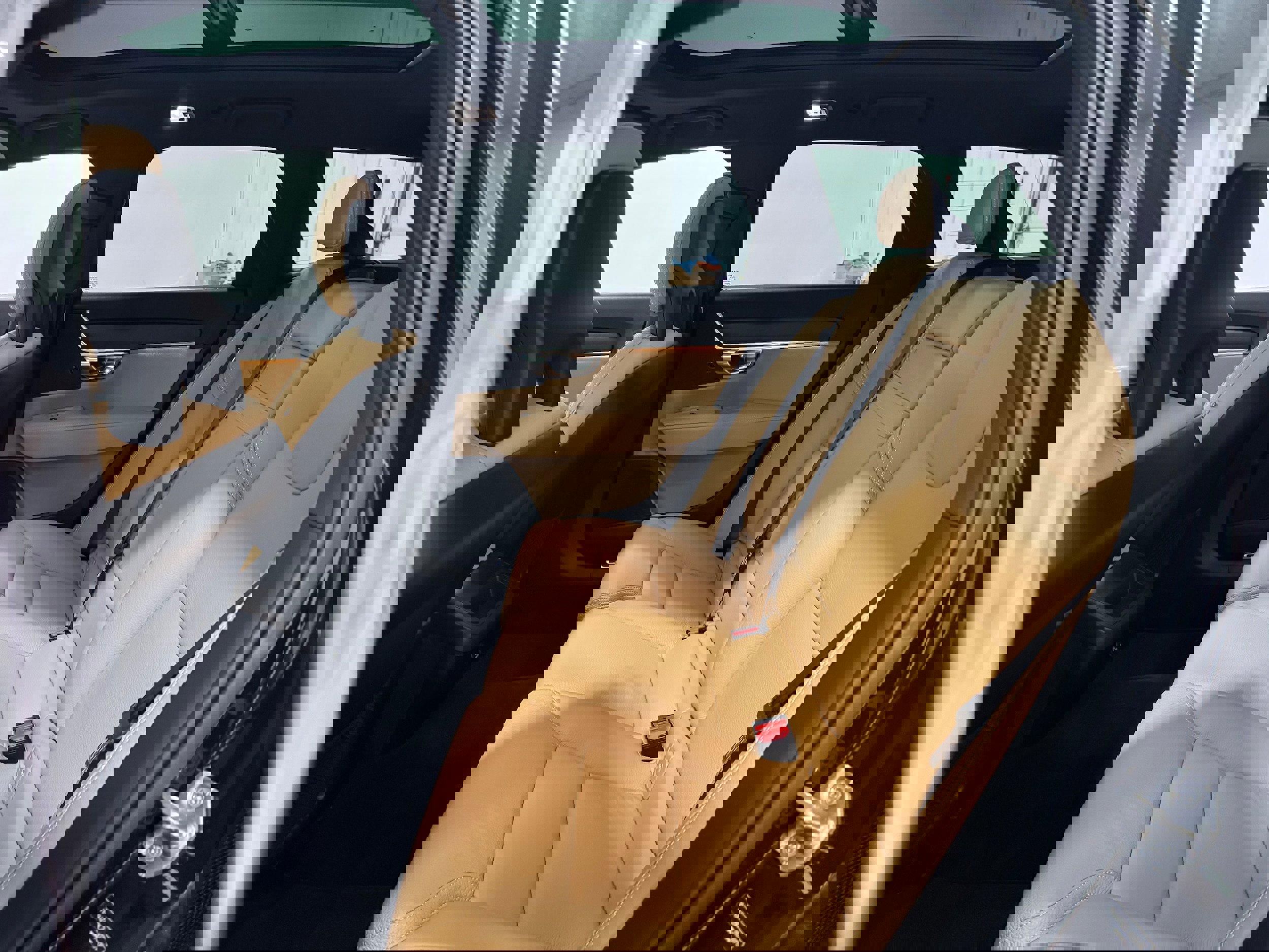 Used 2018 Volvo V90 T6 Cross Country w/ Convenience Package image 28