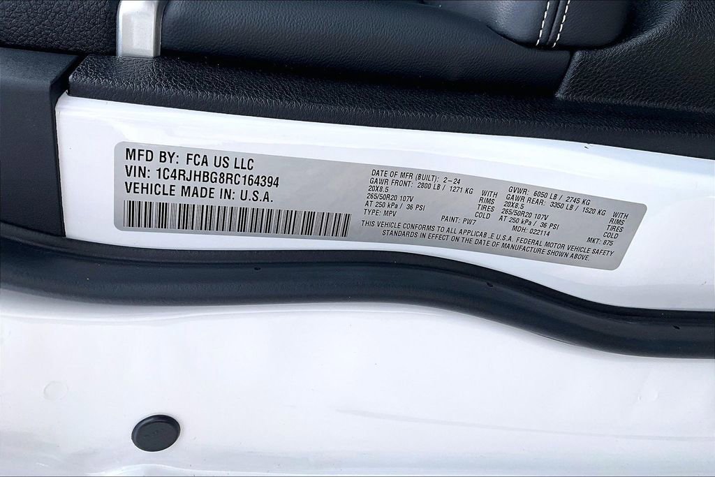 Used 2024 Jeep Grand Cherokee Limited w/ Black Appearance Package image 43