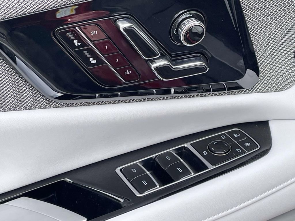 New 2025 Cadillac Optiq Sport 1 w/ LPO, ONYX Package image 16