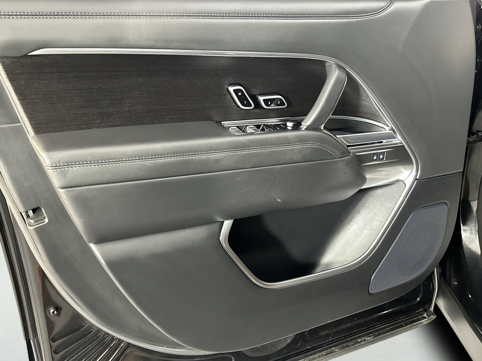 Used 2023 Land Rover Range Rover SE image 29