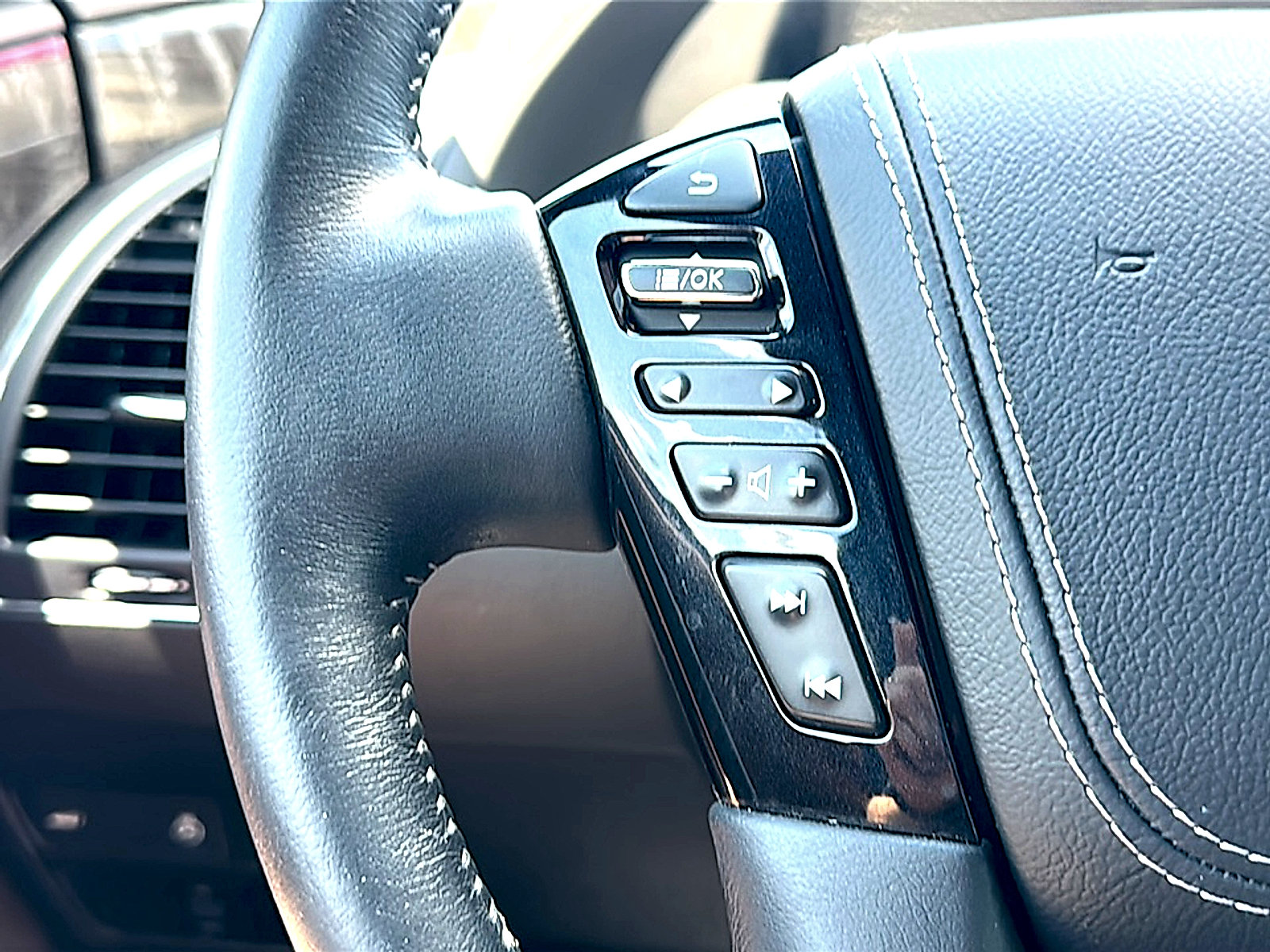 Used 2021 Nissan Armada Platinum w/ Captain's Chairs Package RWD image 33