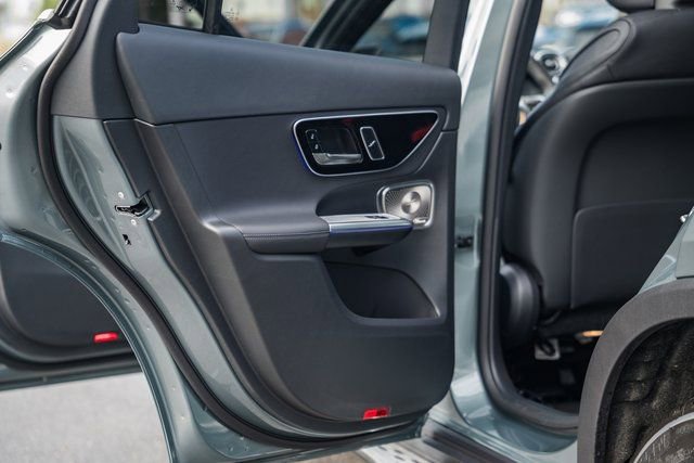 New 2026 Mercedes-Benz GLC 300 4MATIC image 36