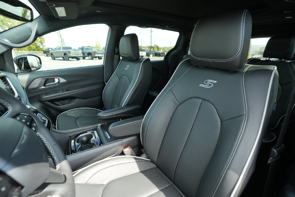 New 2027 Chrysler Pacifica Limited FWD image 39