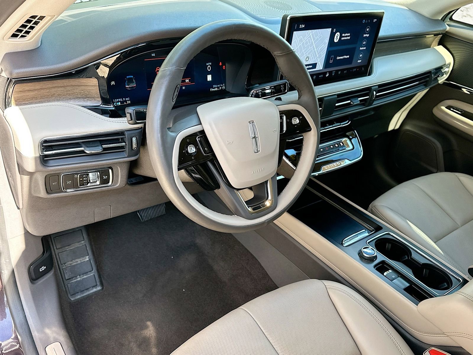 Used 2023 Lincoln Corsair Reserve w/ Equipment Group 201A image 9