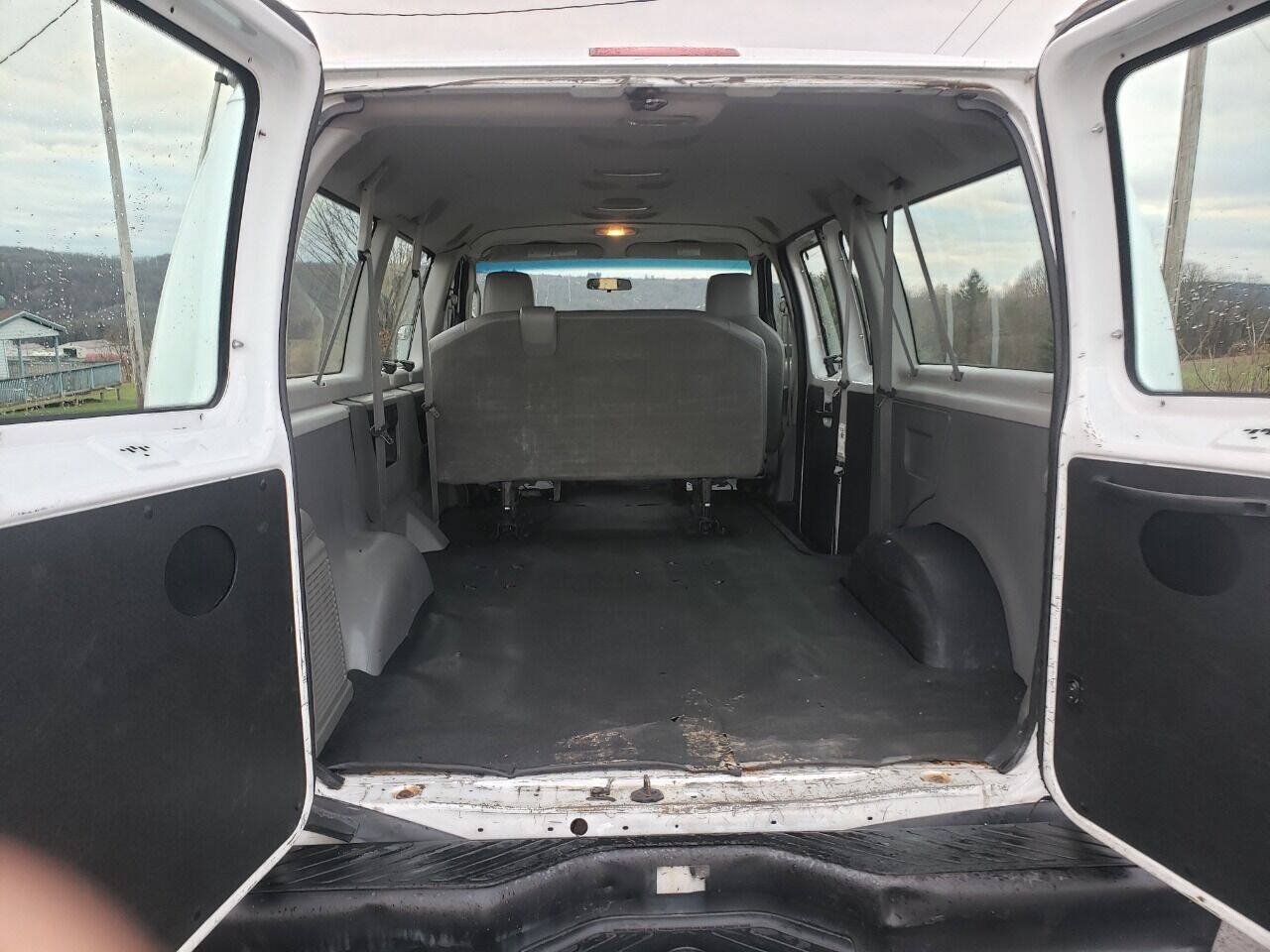 Used 2011 Ford E-150 and Econoline 150 Wagon w/ PWR Windows & Locks Group RWD image 11