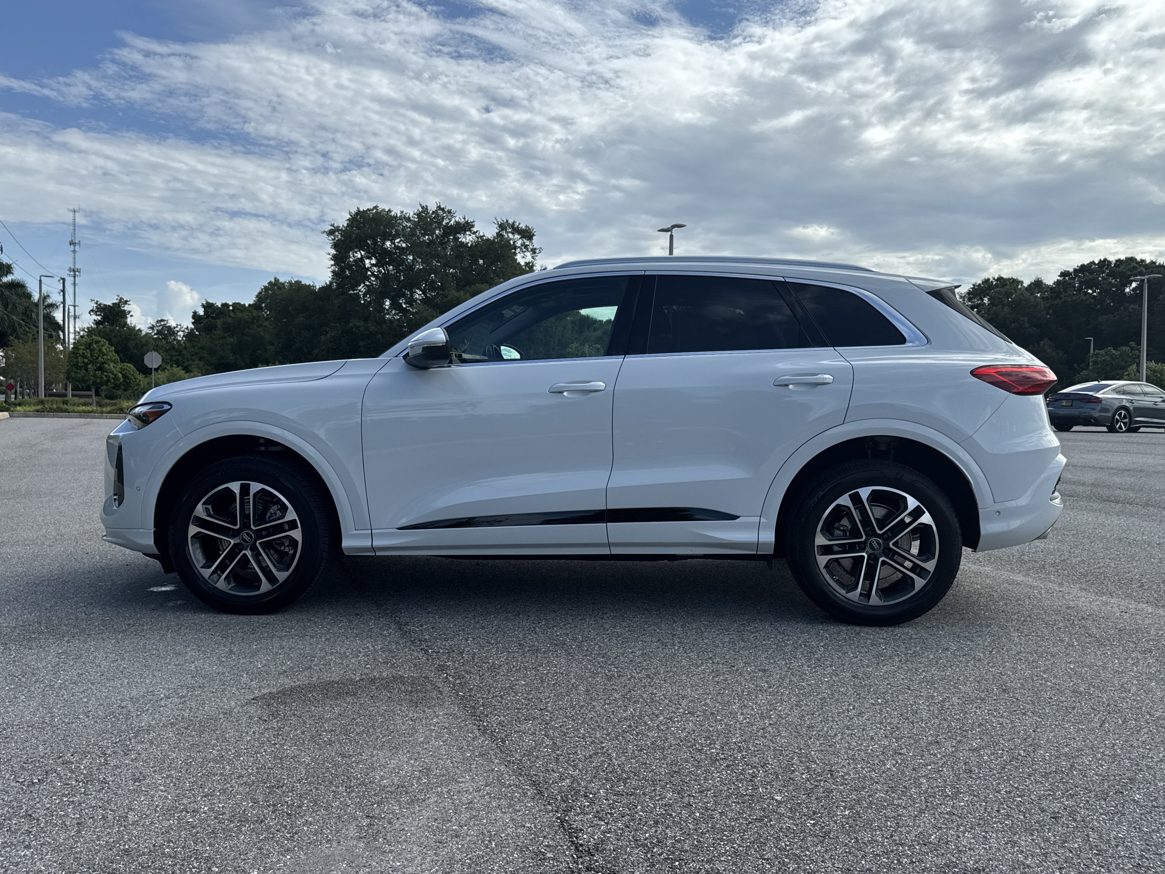 Certified 2025 Audi Q5 Premium w/ Convenience Package AWD/4WD image 7