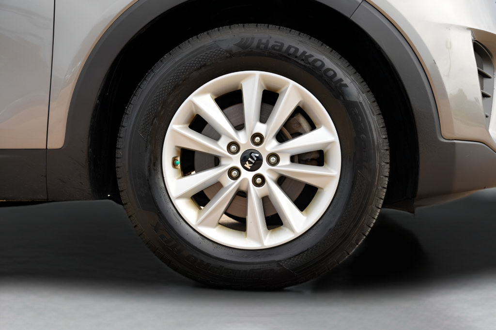 Used 2019 Kia Sorento FWD V6 image 9