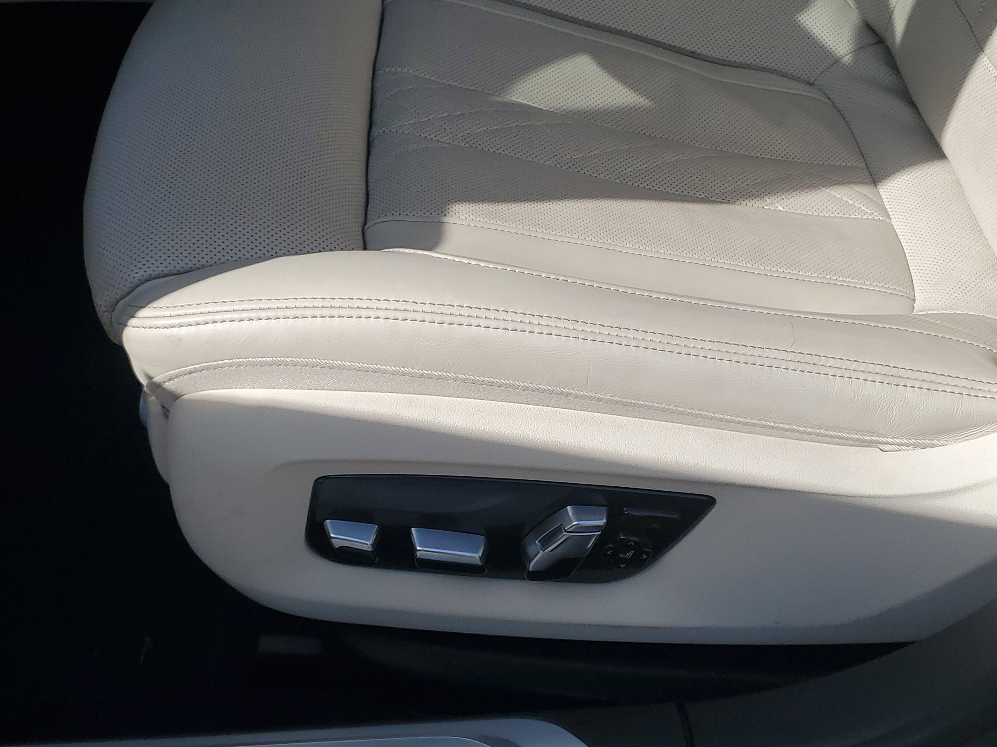 Used 2019 BMW 750i xDrive w/ Executive Package image 9