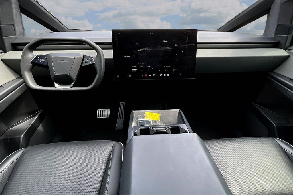 Used 2024 Tesla Cybertruck AWD Crew Cab image 8