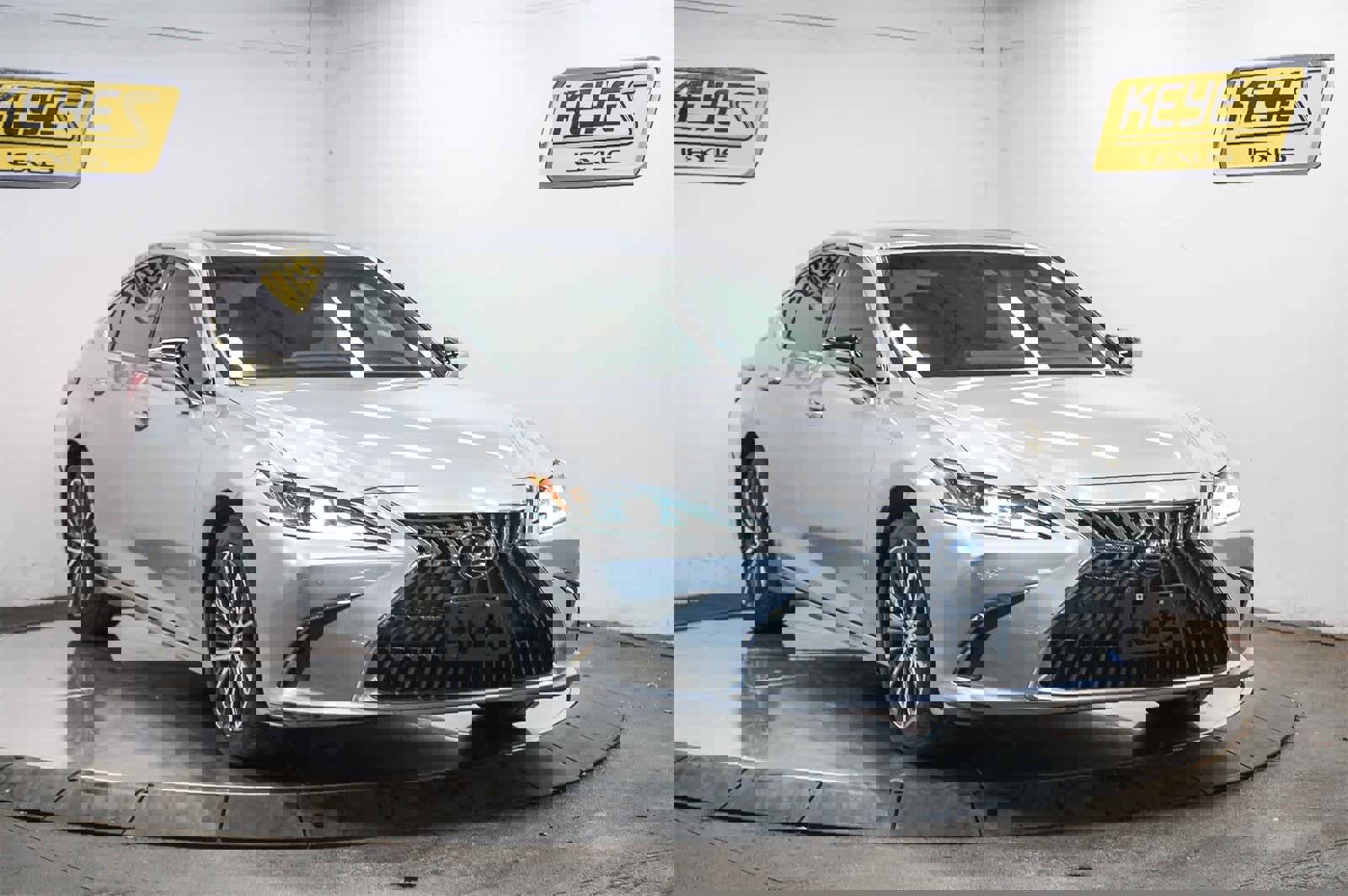 Used 2023 Lexus ES 300h w/ Premium Package image 5