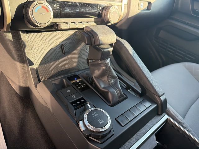Used 2024 Toyota Tacoma SR5 AWD/4WD image 28